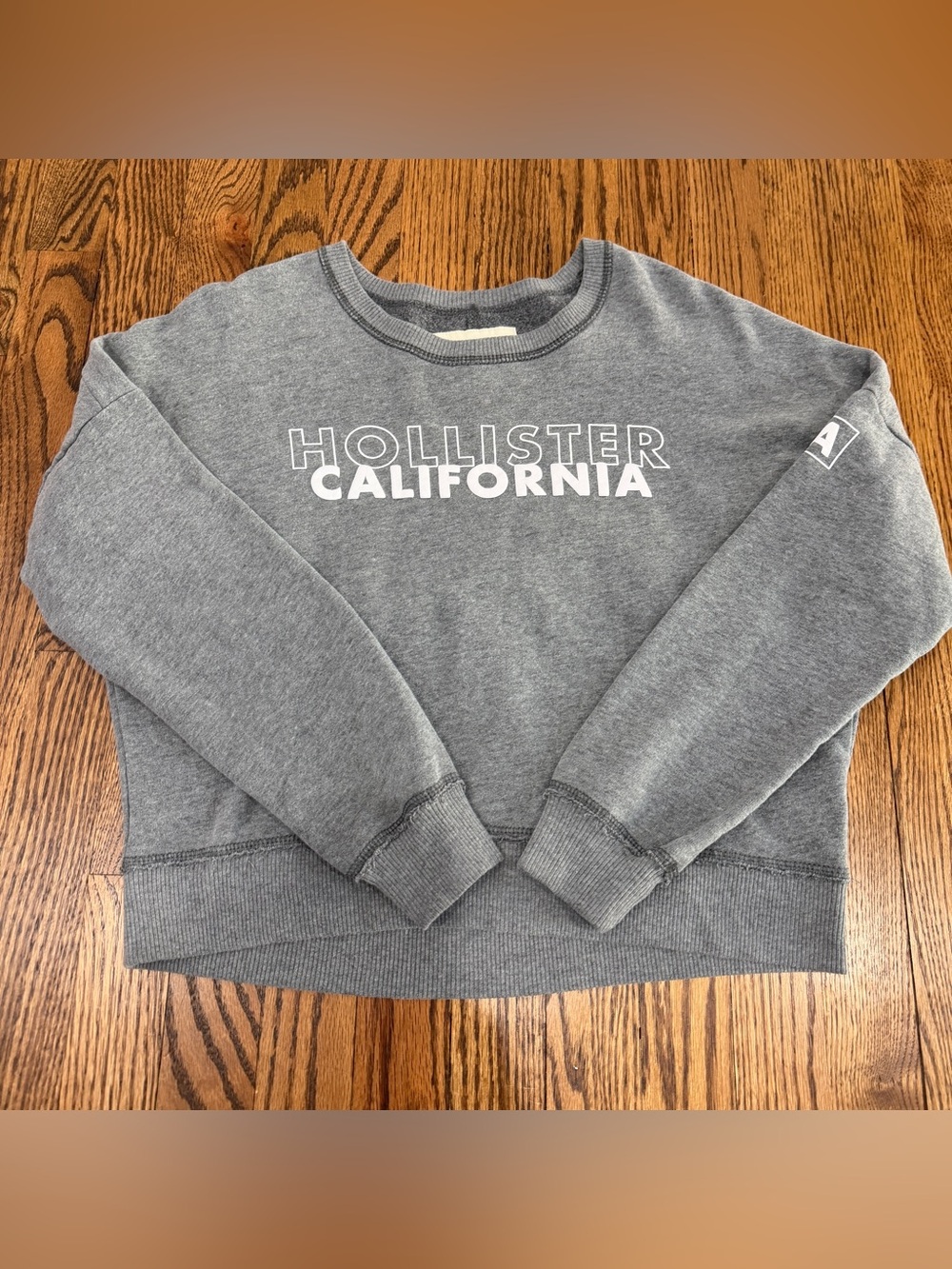 Hollister VTG Y2K Heather Gray Cropped Crewneck Sweatshirt with White Logo Small